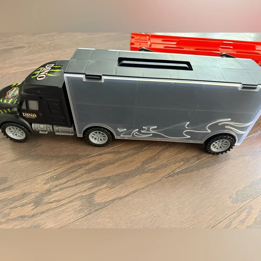 Hot Wheels Mega Hauler Truck (2015) holds 50 cars - NEW in box